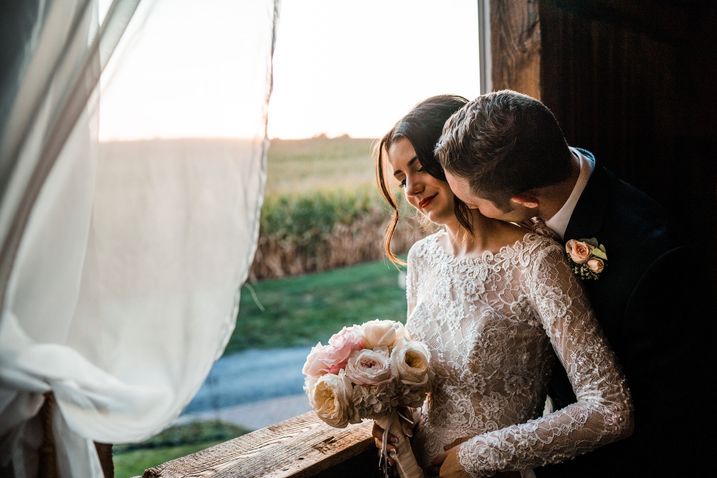barn-swallow-farm-wedding-photographer
