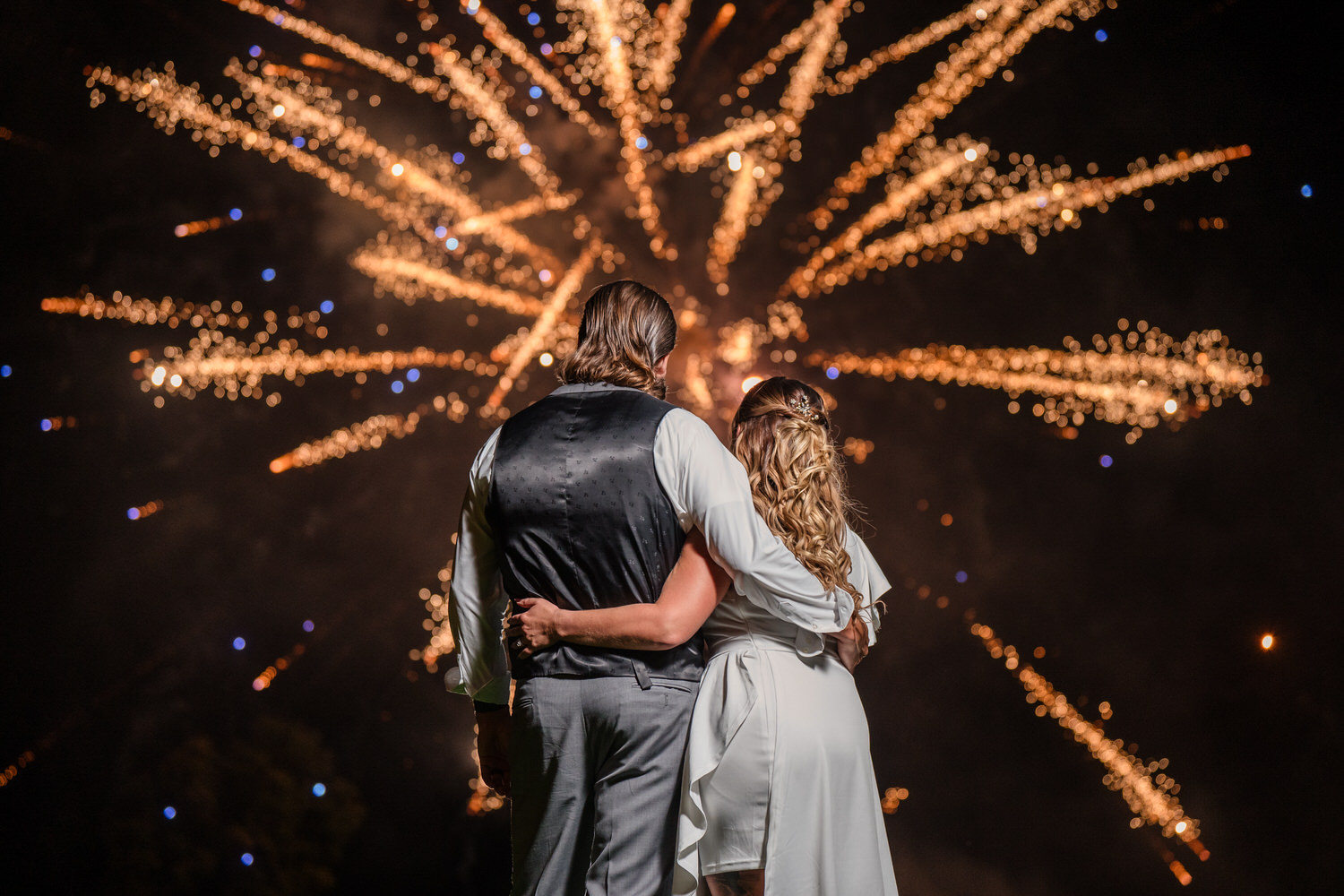 Cinematic fireworks finale over the Blue Mountains during a 2026 Lehigh Valley wedding reception.